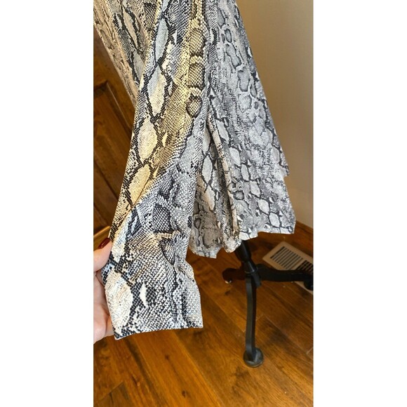 Green Envelope Women’s Blouse Plus Sz 1X Faux Snakeskin Pullover Top Long Sleeve - Picture 5 of 12